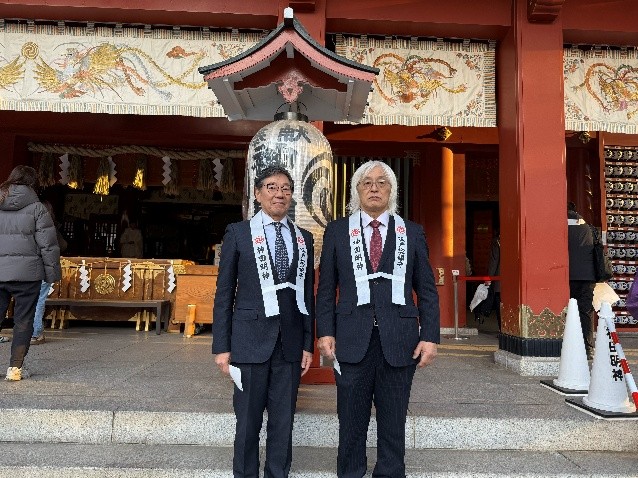 髙野社長（左）と高栄会佐々木会長（右）